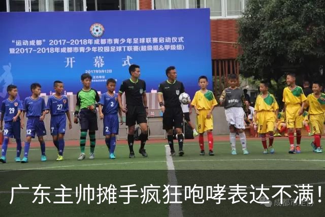 广东主帅摊手疯狂咆哮表达不满！焦泊乔篮下空篮不中逗笑现场球迷